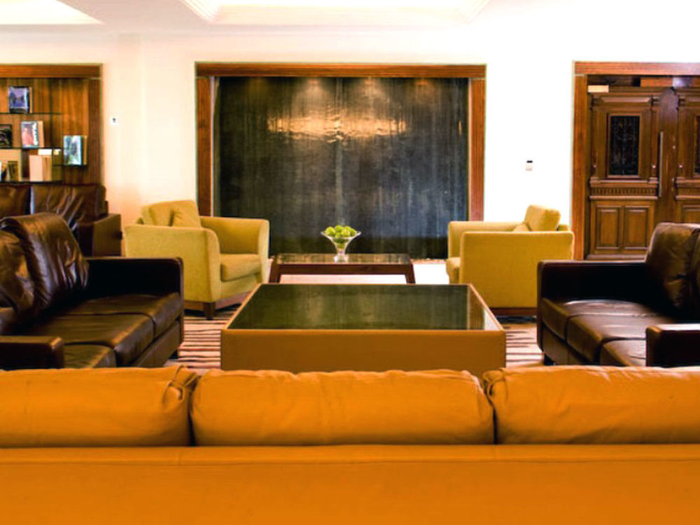 Prince Of Wales Hotel Athlone Exterior photo