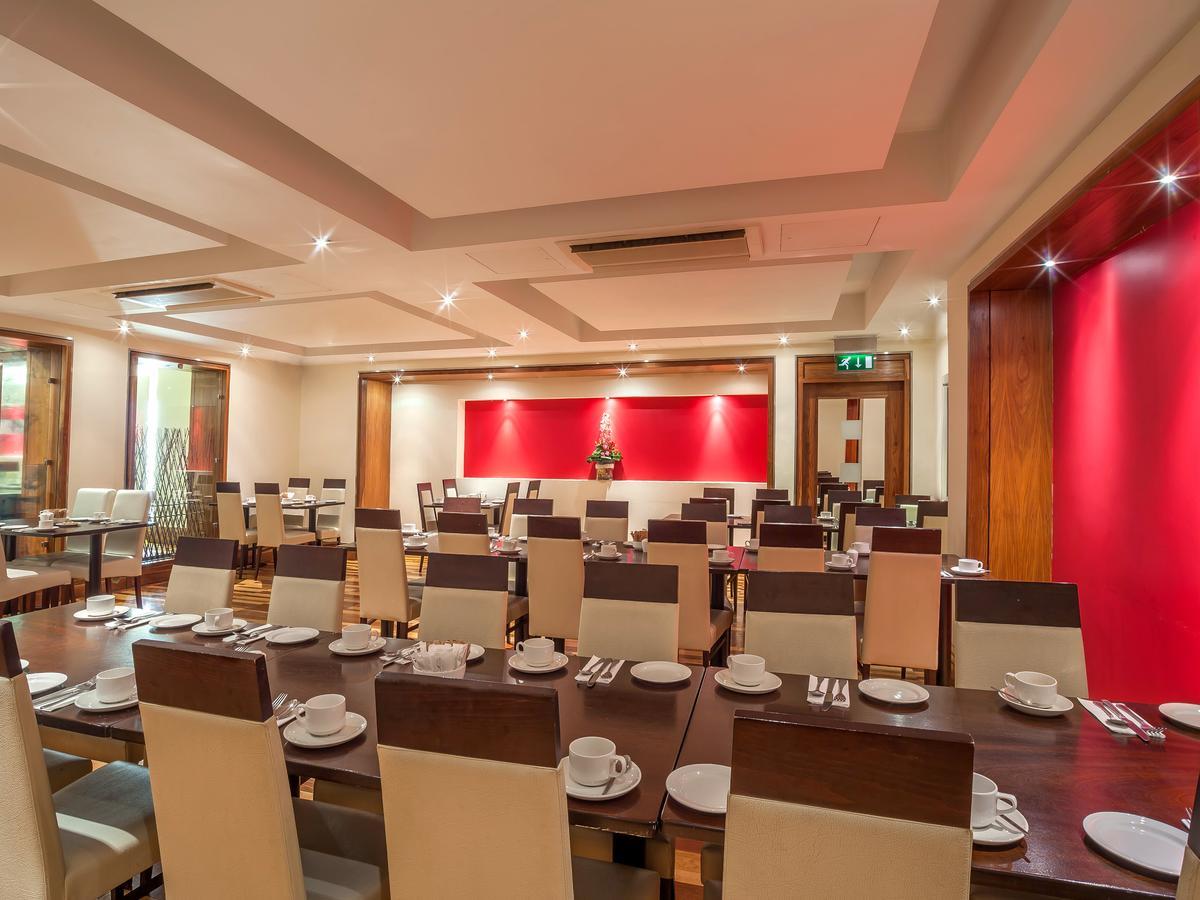 Prince Of Wales Hotel Athlone Exterior photo