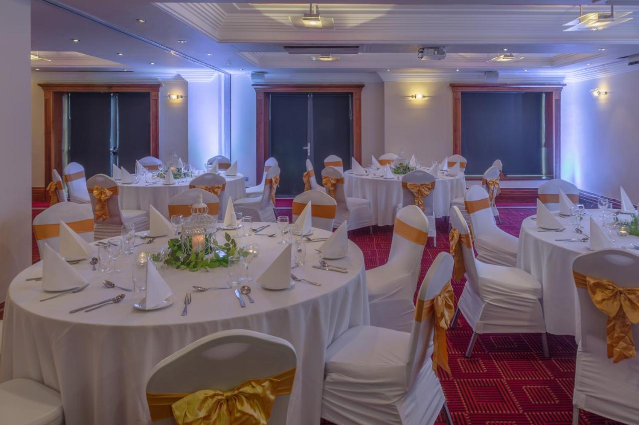 Prince Of Wales Hotel Athlone Exterior photo